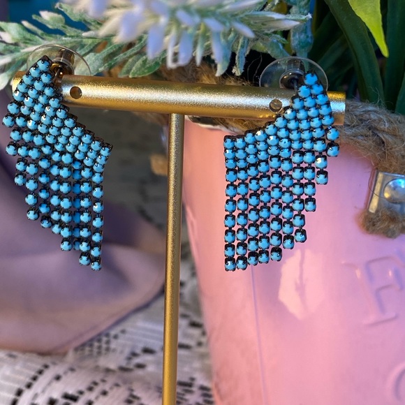 NWT VICTORIAN CASCADING BEADED EARRINGS FUN FLOWING STRANDS SET IN HEMATITE GOLD - Picture 7 of 10